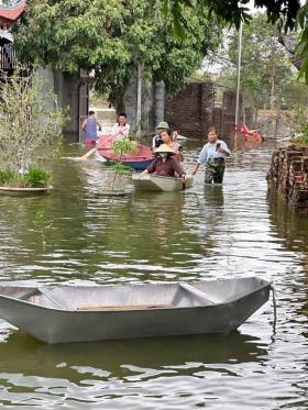  ‘Đột nhập&apos; khu bếp nấu hàng nghìn suất ăn thiện nguyện ở vùng lũ Hà Nội 第16张