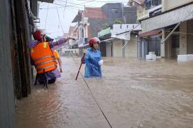 Hải Phòng, Quảng Ninh bị &quot;tê liệt&quot; nhiều nơi do bão số 3  第3张