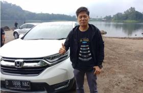 Gương chiếu hậu Honda CR-V hybrid 'tan chảy' bất thường