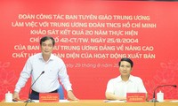  Rưng rưng đón nhận di ảnh liệt sĩ được phục dựng 