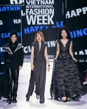 H&#x27;Hen Niê, Quỳnh Châu catwalk trong trang phục cảm hứng mây trời  第13张