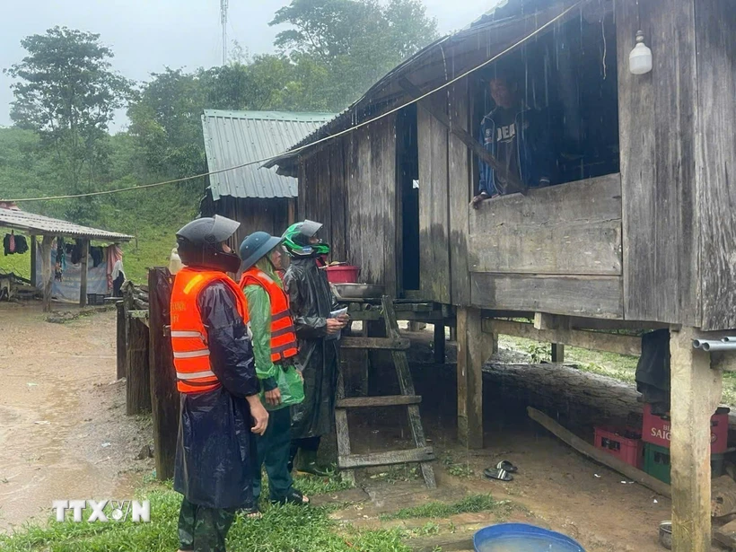  Sơ tán 2.208 hộ dân tại Quảng Bình, Trị và Thừa Thiên-Huế đến nơi an toàn 第1张