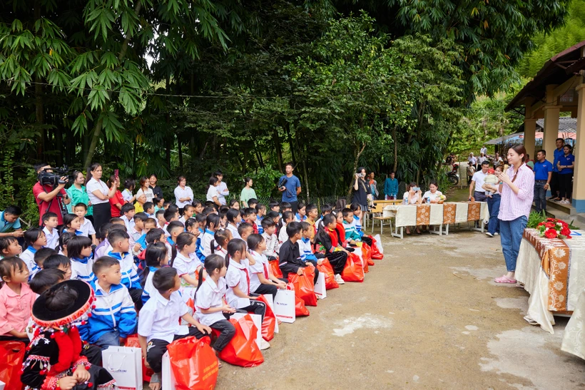  Hoa hậu Lương Thùy Linh kêu gọi hỗ trợ quê hương Cao Bằng sau bão Yagi 