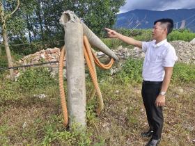 Hà Tĩnh: đào đất gây nguy cơ mất an toàn lưới điện