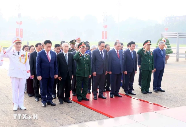  Lãnh đạo Đảng và Nhà nước vào Lăng viếng Chủ tịch Hồ Chí Minh 