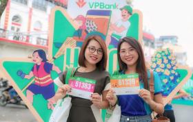  Ngắm loạt &apos;trai xinh gái đẹp&apos; trong ngày đầu tiên nhận bib giải chạy của VPBank 