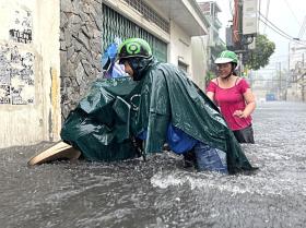 Dân vùng triều cường mong ngóng công trình chống ngập