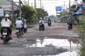 4 năm thi công, đường Lò Lu hoàn thành 200m cống, mặt đường xuống cấp nghiêm trọng, ai chịu trách nhiệm?