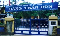  Công an xác minh thông tin nhà trường ‘dằn mặt’ phụ huynh bằng cách bắt học sinh dọn vệ sinh đến tối 