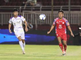 Văn Quyết lập công, Hà Nội FC lọt vào top 3 V-League