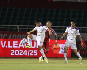 Văn Quyết lập công, Hà Nội FC lọt vào top 3 V-League