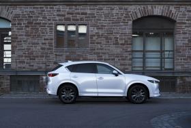 Mazda CX-5 - mẫu SUV sang trọng giá từ 749 triệu đồng