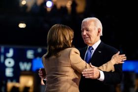 Truyền thông Mỹ nói Tổng thống Biden 'chạnh lòng' với bà Harris